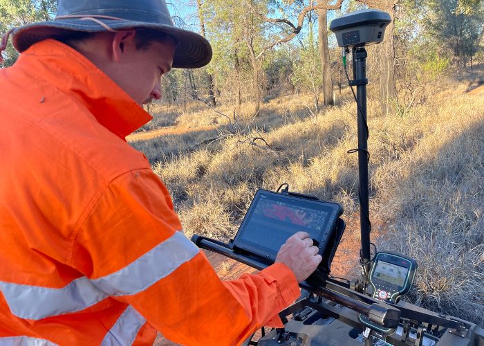 The revolutionary GPR system uses radar pulses to develop a 3D map of burrows which will be used to compare those naturally dug by the wombats and ‘starter’ burrows that were created by DES to provide a haven.
